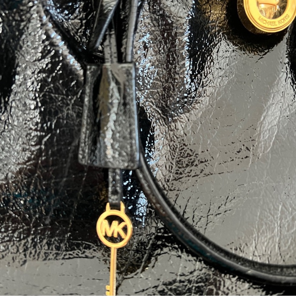 NEW Michael Kors LIMITED EDITION
Hamilton Embossed Leather Chunky Lock & Key - Picture 6 of 16